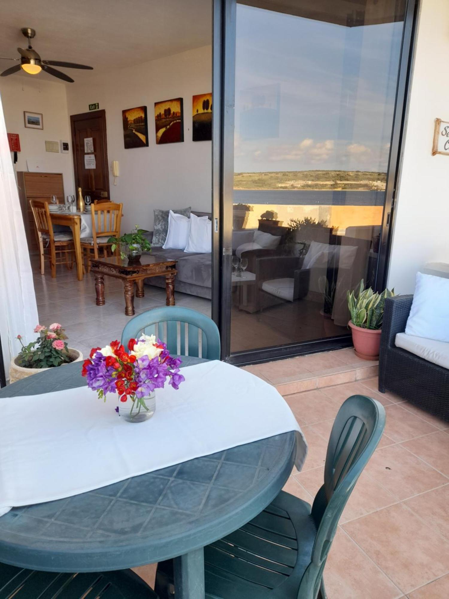 Seafront Maisonette Ocean Views & Terrace المليحة المظهر الخارجي الصورة
