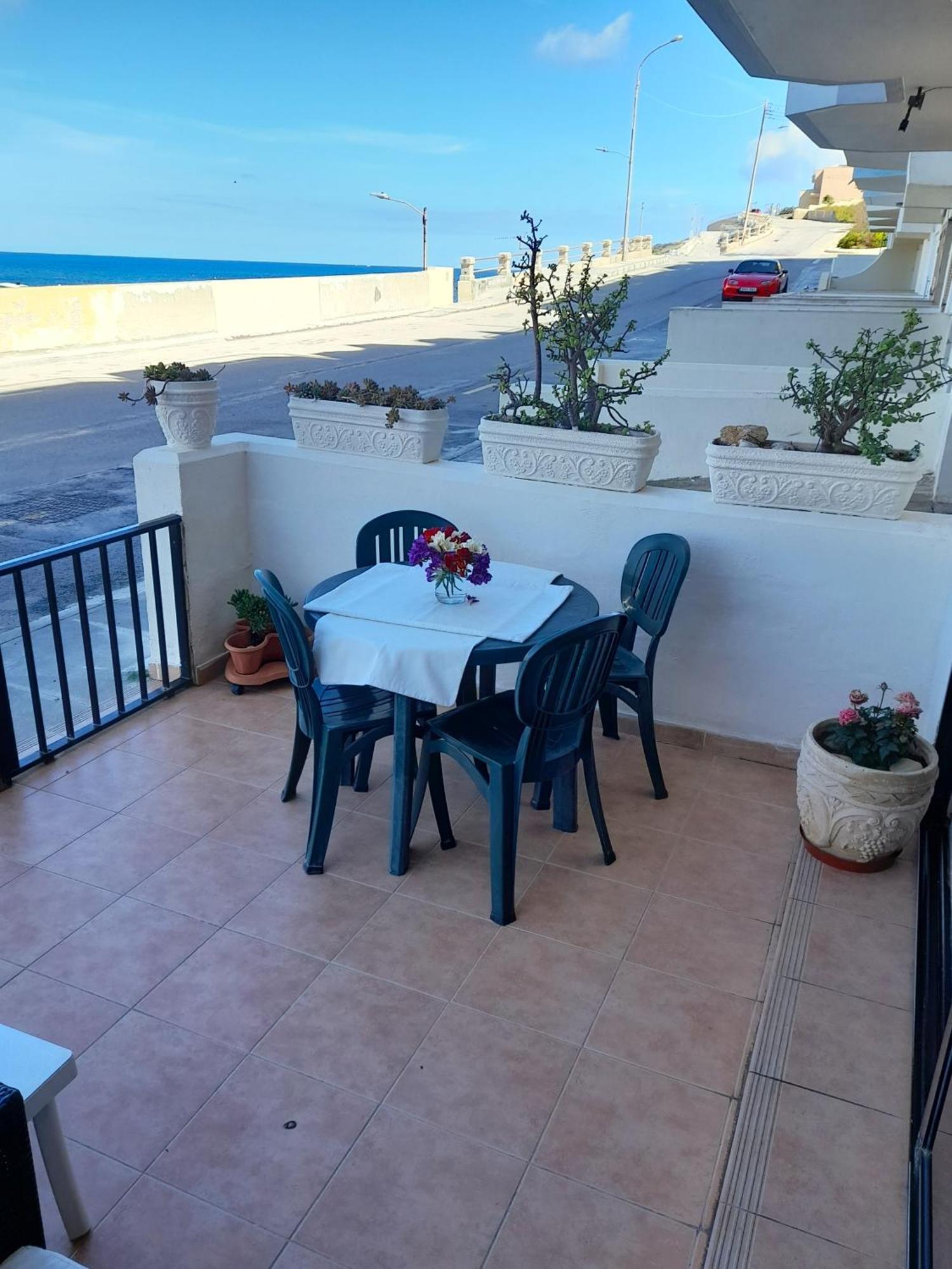 Seafront Maisonette Ocean Views & Terrace المليحة المظهر الخارجي الصورة