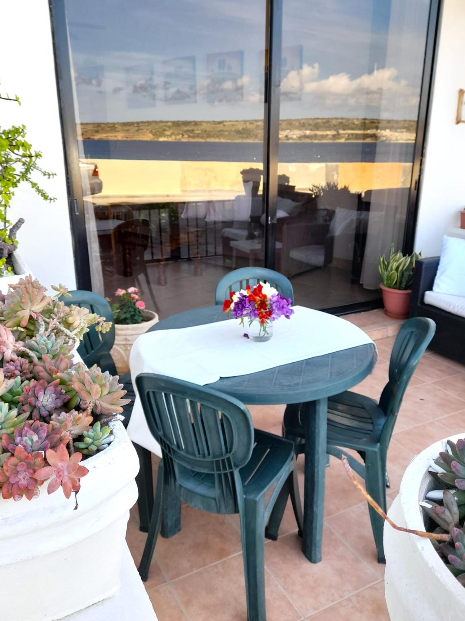 Seafront Maisonette Ocean Views & Terrace المليحة المظهر الخارجي الصورة